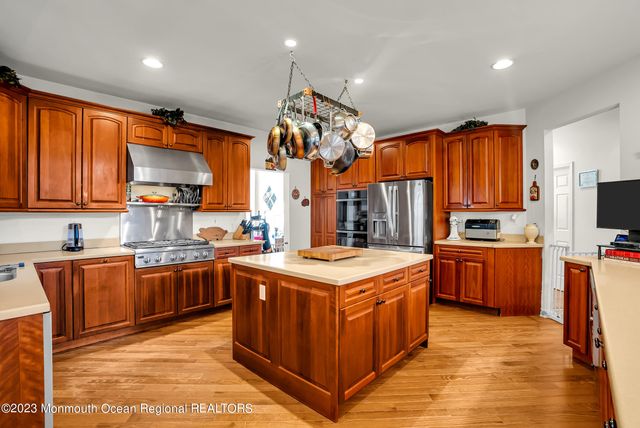 16 Lakeside Drive, Jackson, NJ 08527