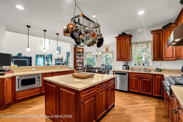 16 Lakeside Drive, Jackson, NJ 08527