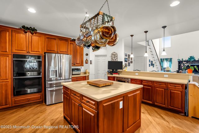 16 Lakeside Drive, Jackson, NJ 08527