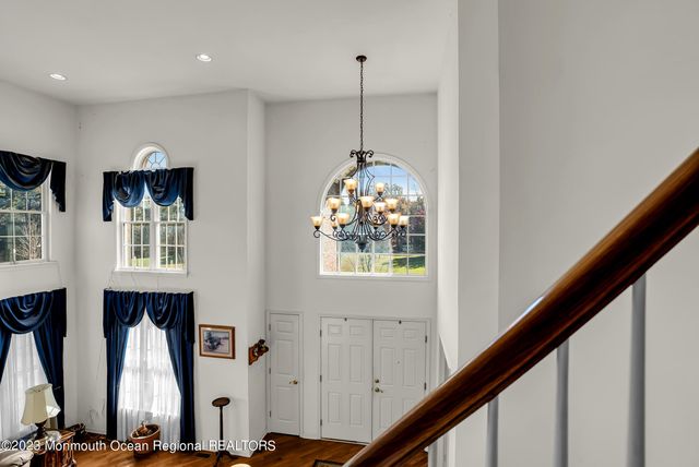 16 Lakeside Drive, Jackson, NJ 08527