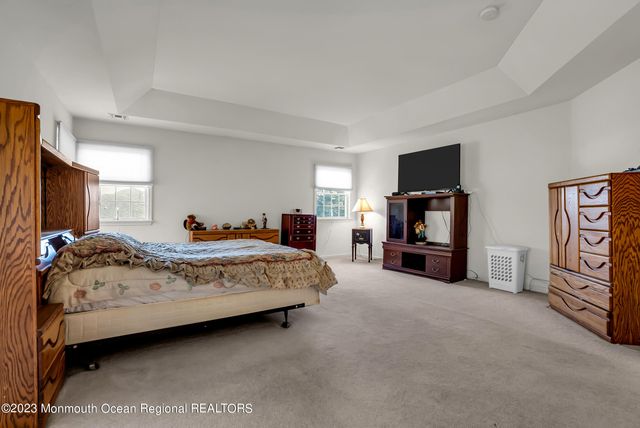 16 Lakeside Drive, Jackson, NJ 08527