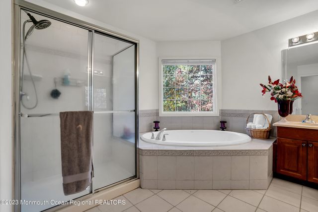 16 Lakeside Drive, Jackson, NJ 08527