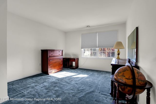 16 Lakeside Drive, Jackson, NJ 08527