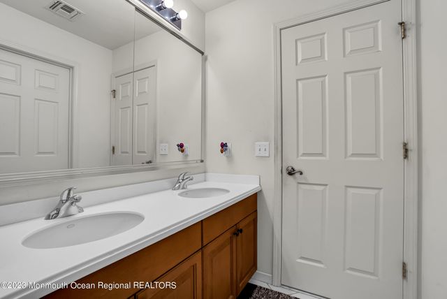 16 Lakeside Drive, Jackson, NJ 08527