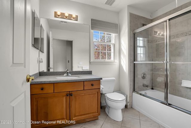 16 Lakeside Drive, Jackson, NJ 08527