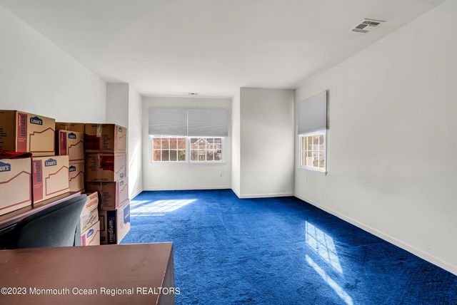 16 Lakeside Drive, Jackson, NJ 08527