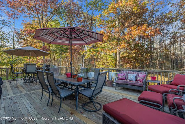 16 Lakeside Drive, Jackson, NJ 08527