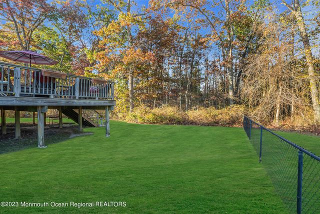16 Lakeside Drive, Jackson, NJ 08527