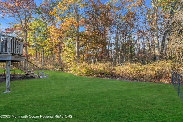 16 Lakeside Drive, Jackson, NJ 08527