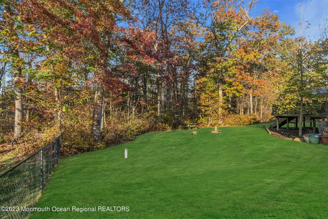 16 Lakeside Drive, Jackson, NJ 08527