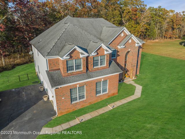 16 Lakeside Drive, Jackson, NJ 08527