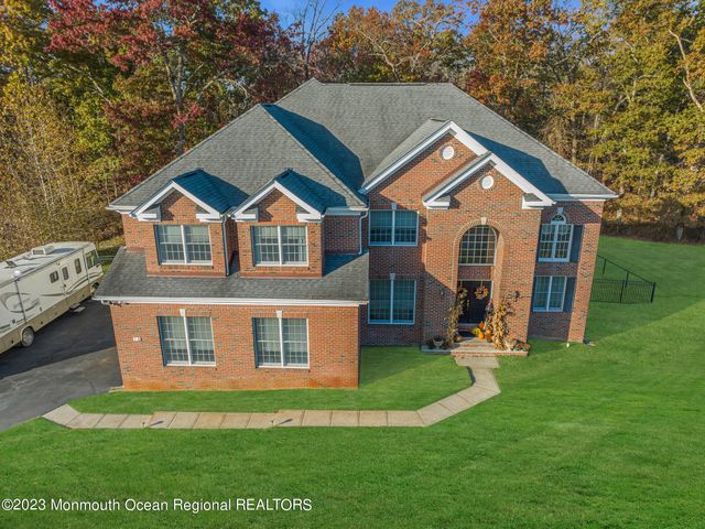16 Lakeside Drive, Jackson, NJ 08527