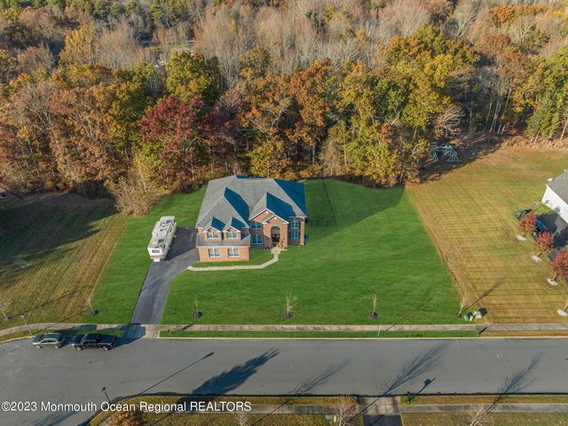 16 Lakeside Drive, Jackson, NJ 08527