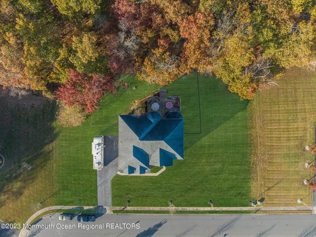 16 Lakeside Drive, Jackson, NJ 08527