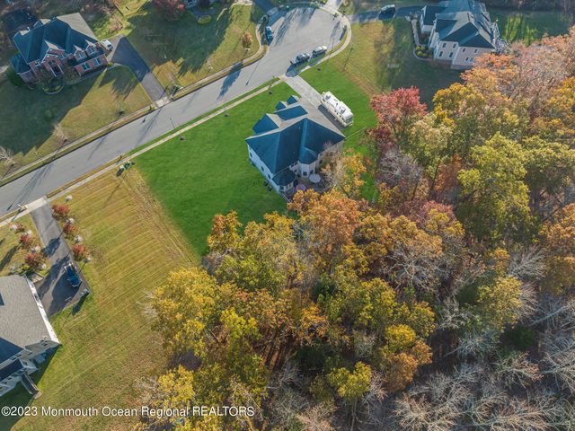 16 Lakeside Drive, Jackson, NJ 08527