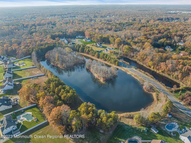 16 Lakeside Drive, Jackson, NJ 08527