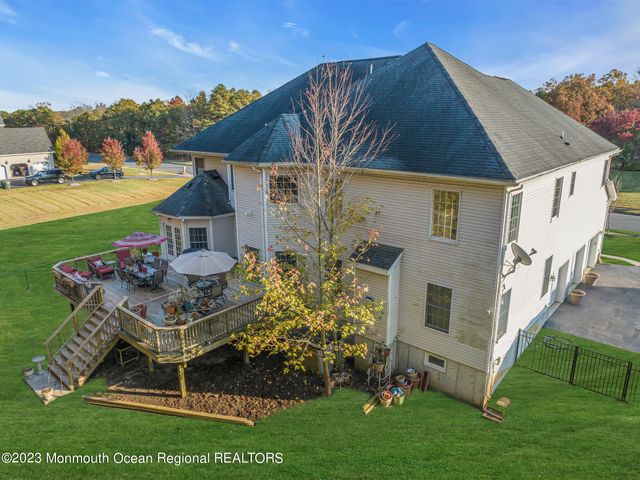 16 Lakeside Drive, Jackson, NJ 08527
