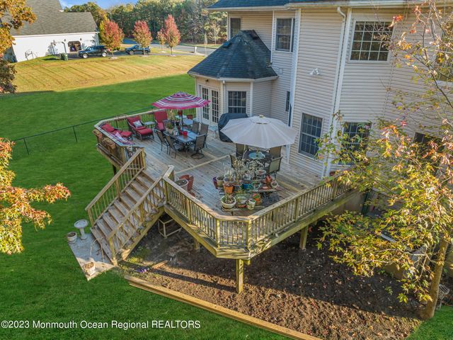16 Lakeside Drive, Jackson, NJ 08527