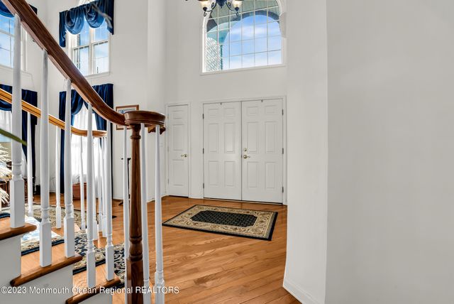 16 Lakeside Drive, Jackson, NJ 08527