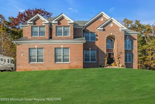 16 Lakeside Drive, Jackson, NJ 08527