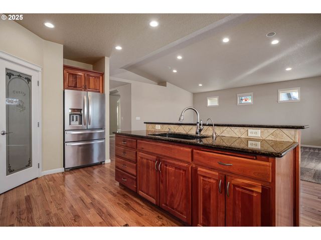 2049 LIMESTONE Ave, Salem, OR 97306