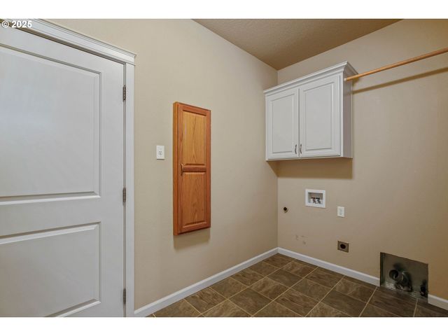 2049 LIMESTONE Ave, Salem, OR 97306