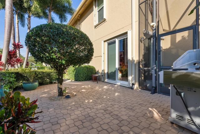 8918 SE Water Oak Pl, Jupiter, FL 33469