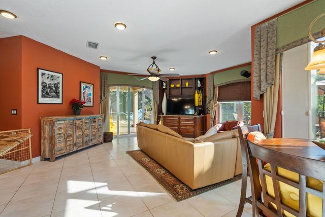 8918 SE Water Oak Pl, Jupiter, FL 33469