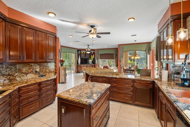 8918 SE Water Oak Pl, Jupiter, FL 33469