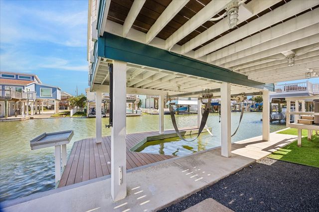 21915 Guadalupe Drive, Galveston, TX 77554
