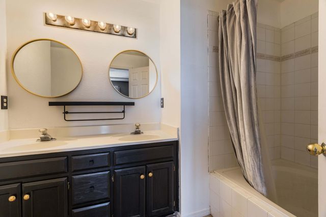 6808 Glacier Road NW, Albuquerque, NM 87114