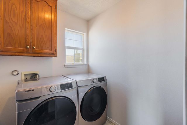 6808 Glacier Road NW, Albuquerque, NM 87114