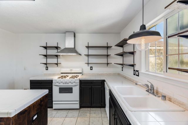 6808 Glacier Road NW, Albuquerque, NM 87114