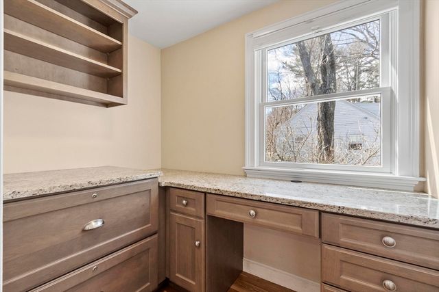 97 Hartwell Rd, Bedford, MA 01730