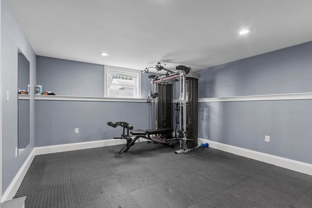 97 Hartwell Rd, Bedford, MA 01730