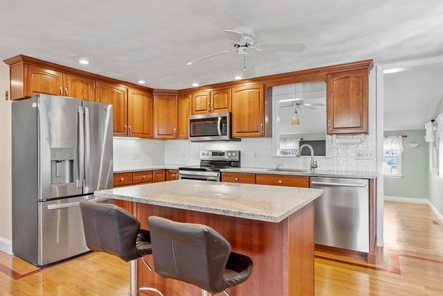 97 Hartwell Rd, Bedford, MA 01730