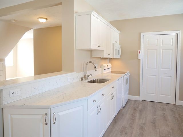 97 Hartwell Rd, Bedford, MA 01730