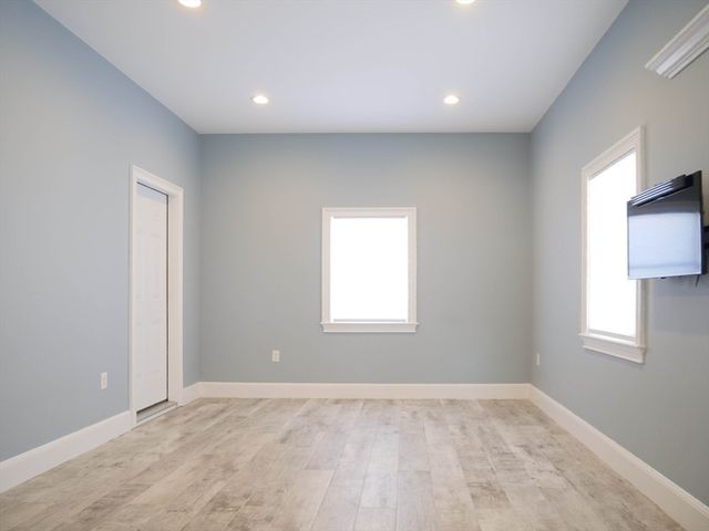 97 Hartwell Rd, Bedford, MA 01730