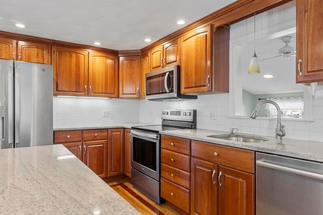 97 Hartwell Rd, Bedford, MA 01730