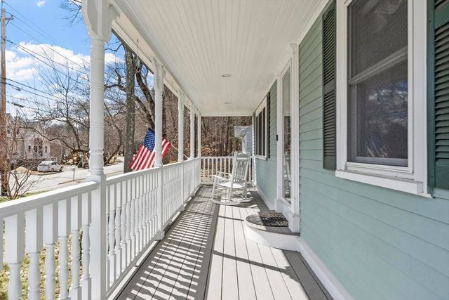 97 Hartwell Rd, Bedford, MA 01730