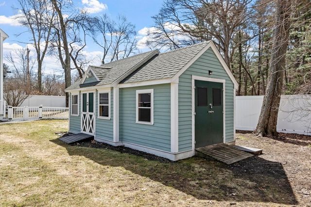 97 Hartwell Rd, Bedford, MA 01730