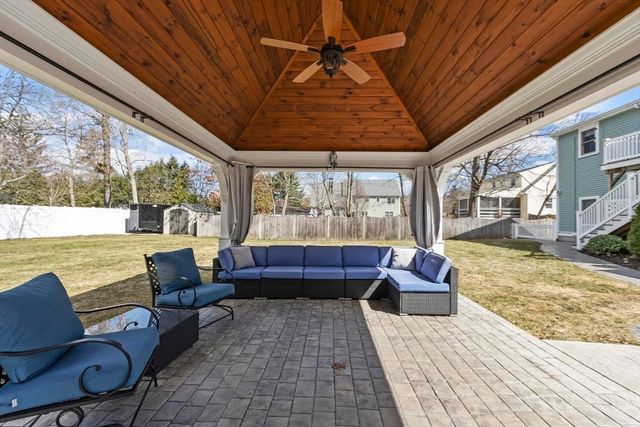 97 Hartwell Rd, Bedford, MA 01730