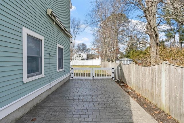 97 Hartwell Rd, Bedford, MA 01730