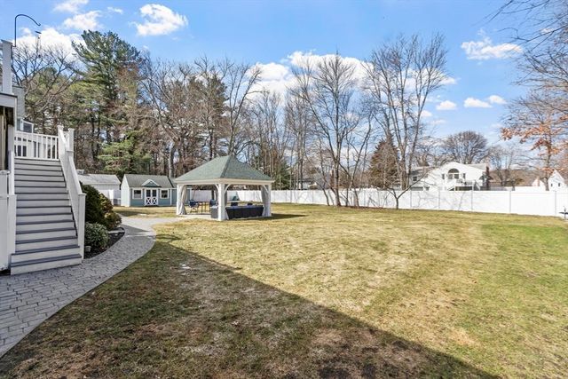 97 Hartwell Rd, Bedford, MA 01730