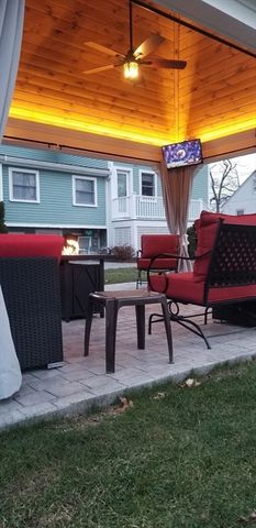 97 Hartwell Rd, Bedford, MA 01730