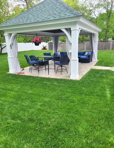 97 Hartwell Rd, Bedford, MA 01730