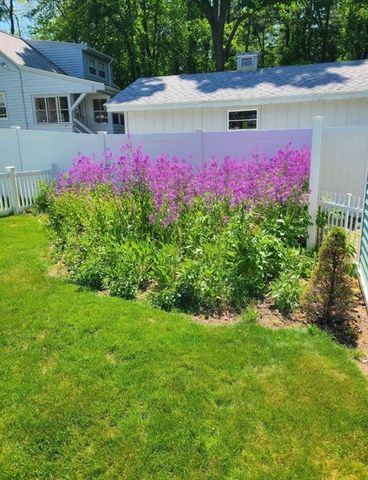 97 Hartwell Rd, Bedford, MA 01730