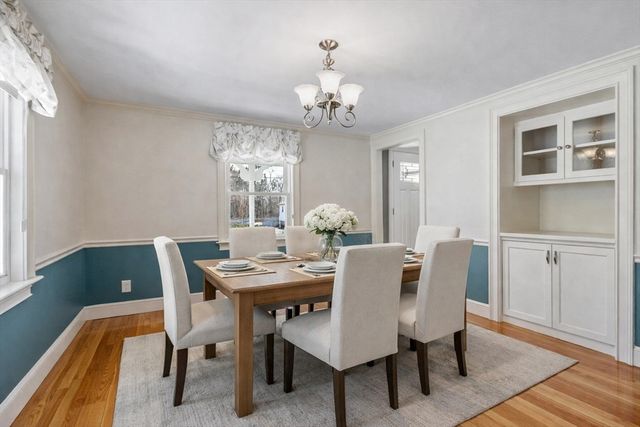 97 Hartwell Rd, Bedford, MA 01730