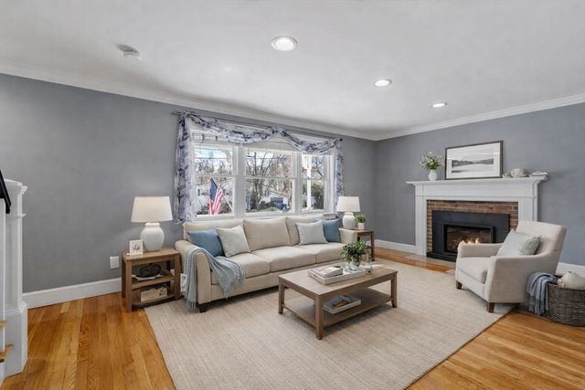 97 Hartwell Rd, Bedford, MA 01730