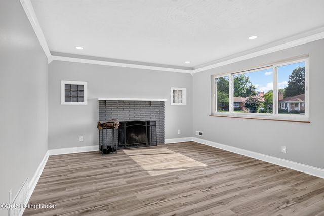 8303 Smithton Rd, Louisville, KY 40219